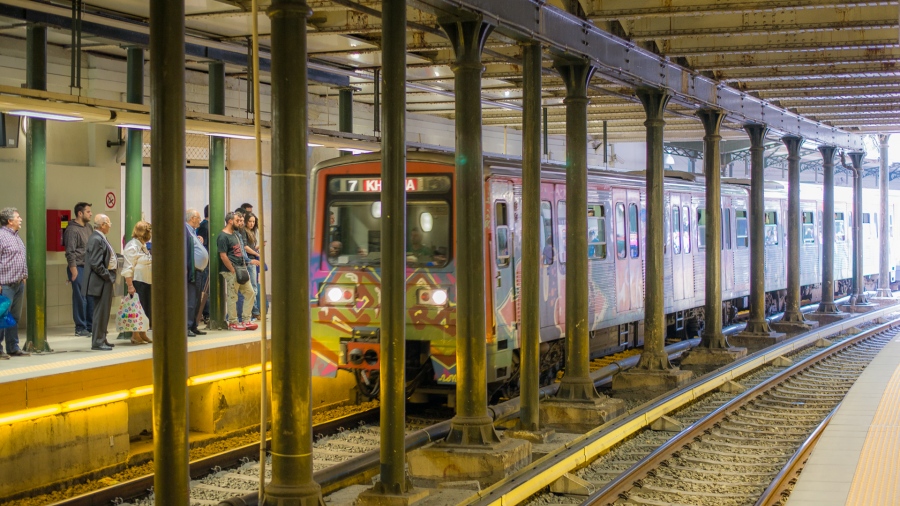 Κίνδυνος για την ασφάλεια των επιβατών - Πρόβλημα στατικότητας στον σταθμό του ΗΣΑΠ «Μοναστηράκι» - Υπό κατάρρευση η οροφή