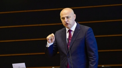 Ποιος είναι ο Κροάτης ευρωβουλευτής που είπε «όχι» στην καθαίρεση της Εύας Καϊλή από την ΕΕ