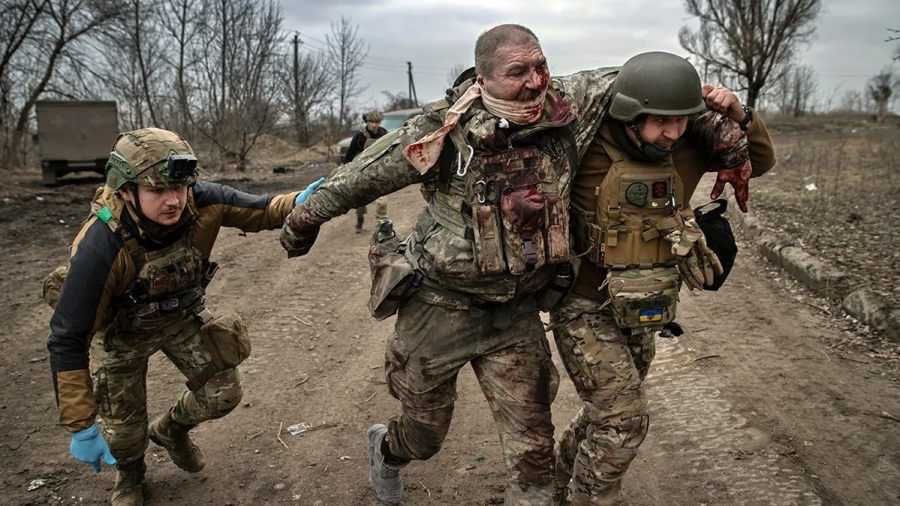«Μπορώ να παραδοθώ;» - Ουκρανός στρατιώτης βοήθησε τραυματισμένους Ρώσους και παραδόθηκε