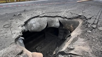 Η Νότια Γέφυρα στο Dnipro είναι κλειστή για τουλάχιστον ένα μήνα αφότου χτυπήθηκε από ένα FAB