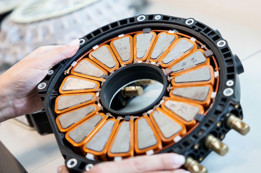 Ο νέος ηλεκτροκινητήρας της Yasa: 748 άλογα από 13 κιλά