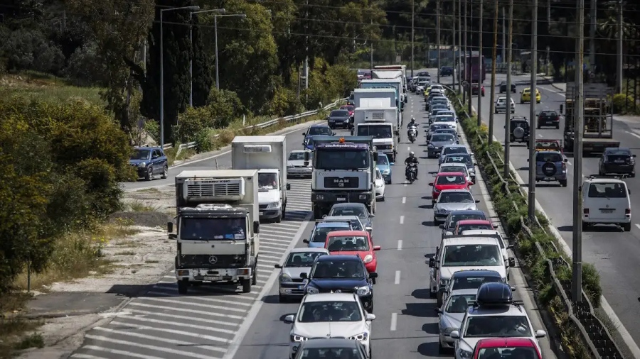 Καραμπόλα με 5 αυτοκίνητα στην Κηφισίας