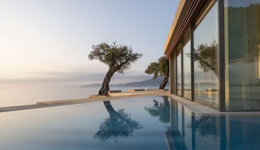 Η Luxury Collection®… πάει  στην Κέρκυρα