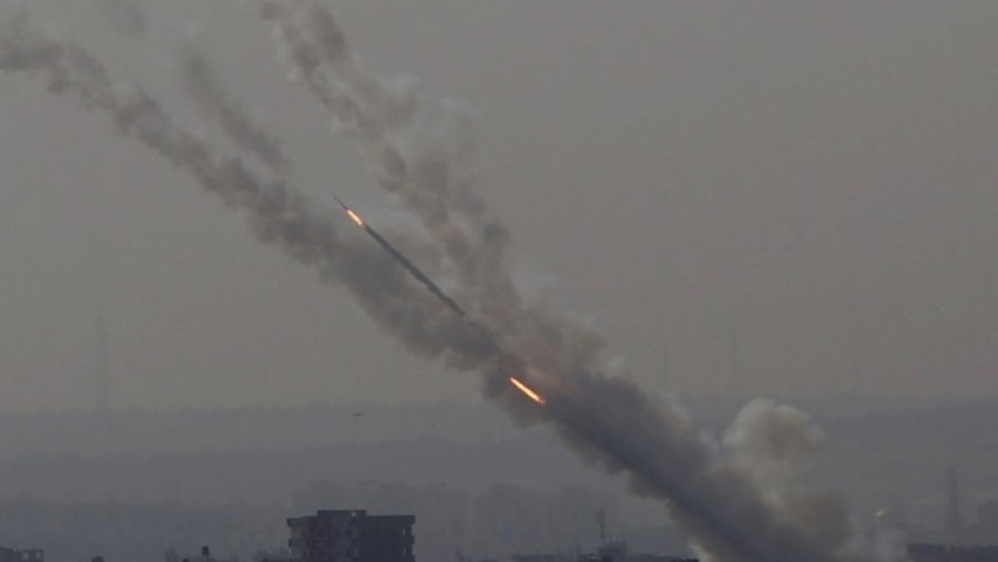 Ισραηλινοί βομβαρδισμοί στη Γάζα μετά την εκτόξευση ρουκέτας από τον θύλακα
