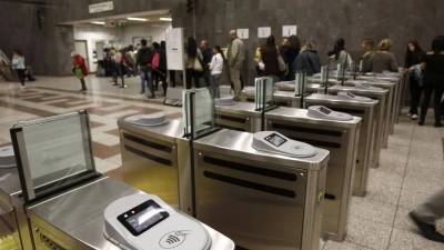 Δίκτυο πορτοφολάδων είχε ρημάξει επιβάτες στα ΜΜΜ - Όφελος 1,5 εκατ - Δεκάδες μέλη... διέθεταν ακόμα και μηχανήματα POS
