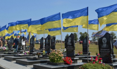 Τρομερό - Μία νέα, μακάβρια μορφή διαμαρτυρίας εμφανίστηκε στην Ουκρανία - «Δεν θα σκύψουμε μπροστά στα φέρετρα των ναζί»