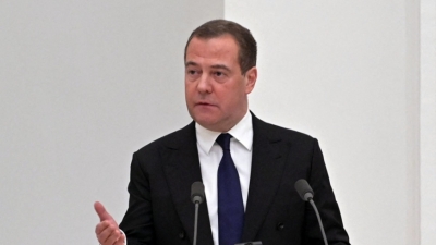 Απίστευτη ειρωνεία Medvedev για Boris Johnson:  Ο δασύτριχος δημοσιογράφος, ας γράψει καλύτερα τη στήλη του αυτοκινήτου