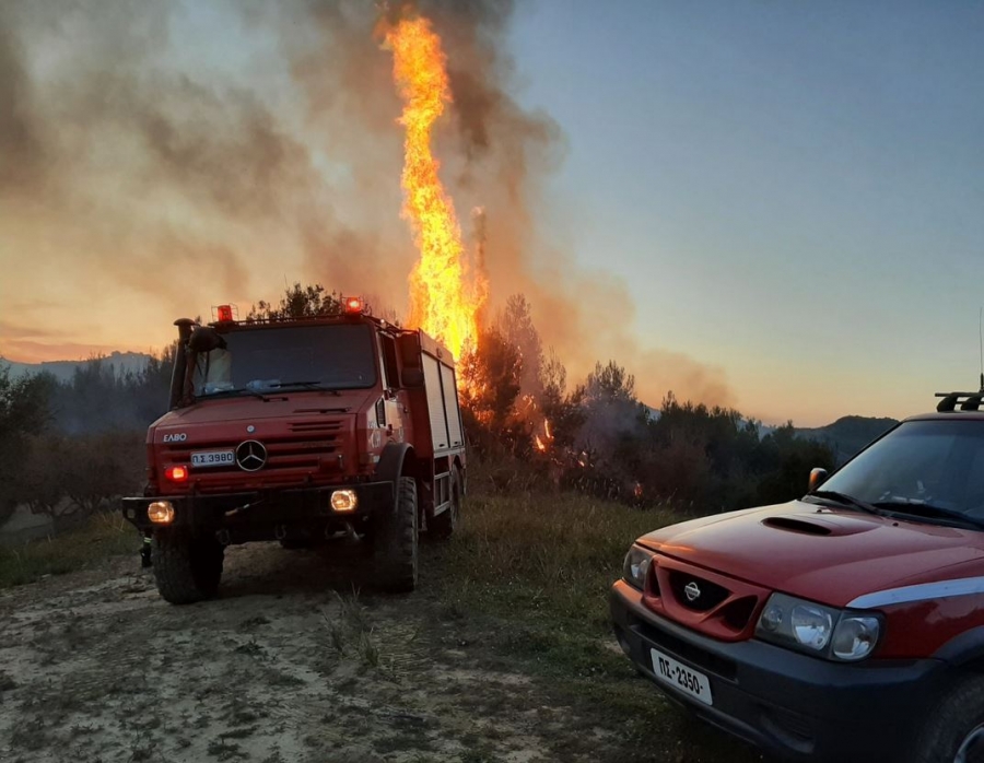 Πυρκαγιά στην Ζήρια Αχαΐας – Εκκένωση δύο κοινοτήτων, κλειστές οι εθνικές οδοί Πατρών-Κορίνθου