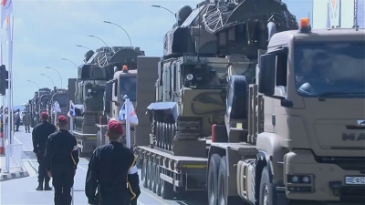 Δέος: Με ελληνικά F-16 Viper, νέα οπλικά συστήματα Barak MX και ξένα αγήματα η στρατιωτική παρέλαση (vid)