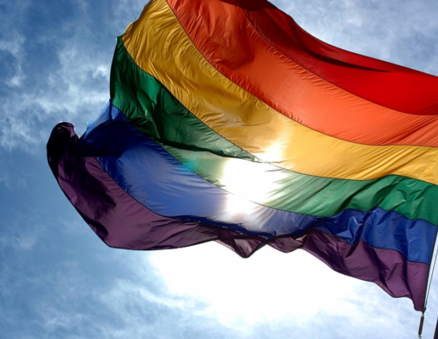 Μήνυμα αποδοχής της ΕΕ στους ΛΟΑΤΚΙ - «Όλοι πρέπει να είναι ελεύθεροι να αγαπούν όποιον θέλουν και να ζουν όπως θέλουν»