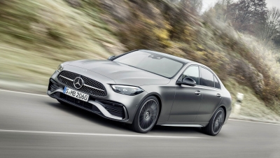 Επίσημα η νέα Mercedes C-Class που ξεκινά από τα 1.500 κ.εκ.