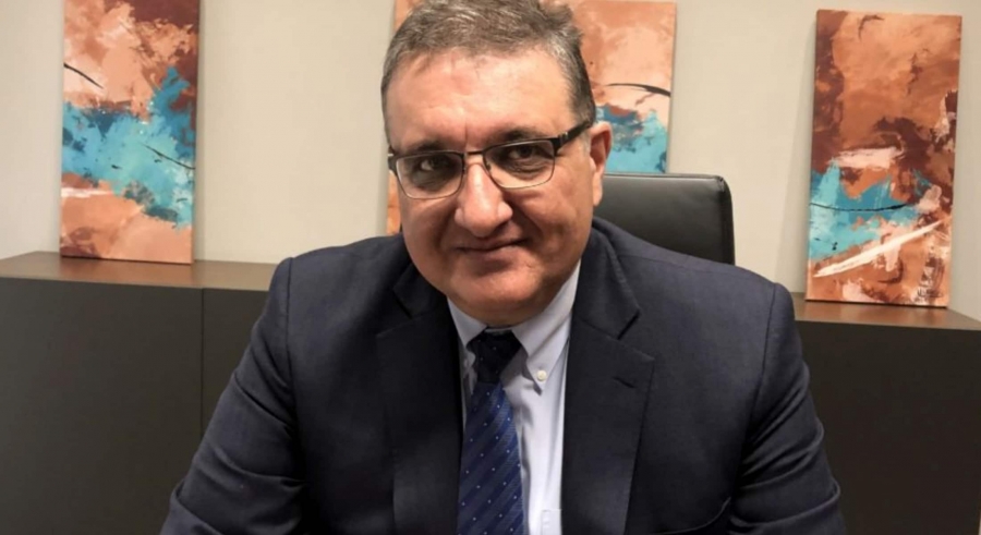 Εξαδάκτυλος: Ιατρικά αναγκαίος ο καθολικός υποχρεωτικός εμβολιασμός