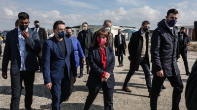 Σακελλαροπούλου: Θλίψη για τον θάνατο Ελλήνων ομογενών στην Ουκρανία  – Απρόκλητος ο πόλεμος