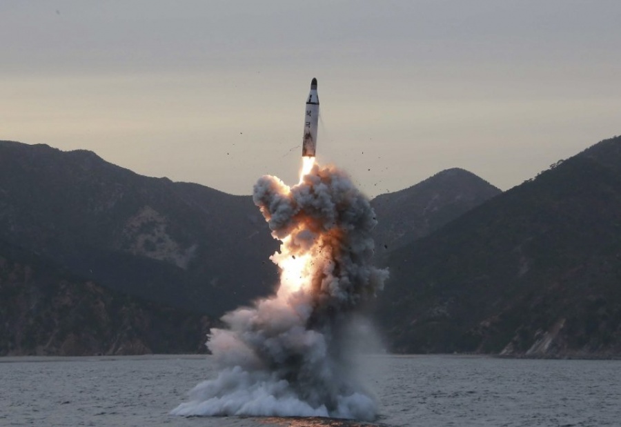 Β. Κορέα: Επιτυχής η εκτόξευση νέου βαλλιστικού πυραύλου – Συγχαρητήρια από τον Kim Jong un