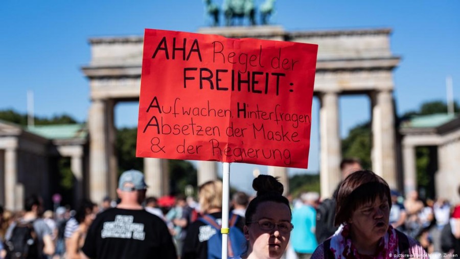 Γερμανία: Δεκάδες χιλιάδες αρνητές του κορωνοϊού  διαδηλώνουν στο Βερολίνο