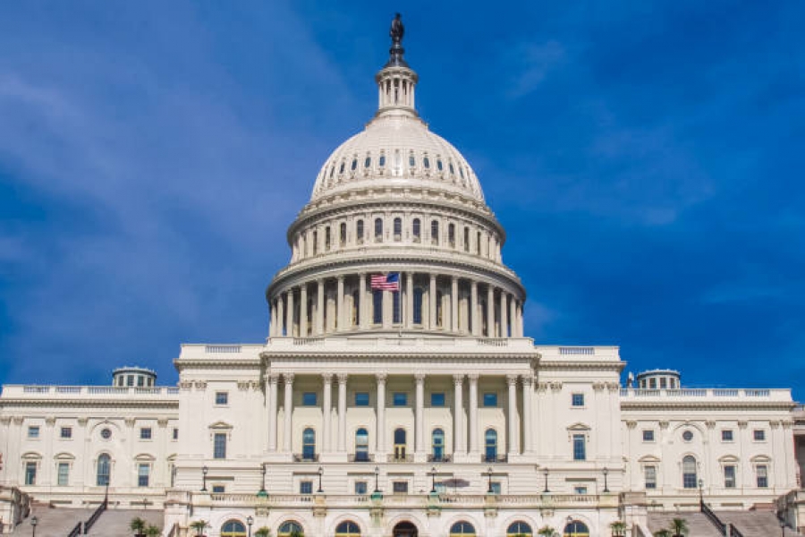 Λευκός Οίκος: Εκφράζουμε την «ευγνωμοσύνη» μας στον Trump που «διαφημίζει» τα εμβόλια