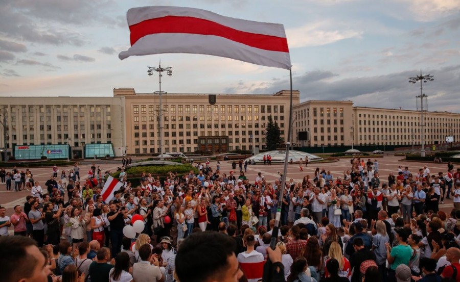 Λευκορωσία: Φουντώνει το κίνημα διαμαρτυρίας με χιλιάδες διαδηλωτές – Βοήθεια από τον Putin αναμένει ο Lukashenko