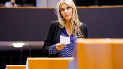 Ελεύθερη να επανέλθει στα καθήκοντά της στο Ευρωκοινοβούλιο η Εύα Καϊλή, λένε οι δικηγόροι της