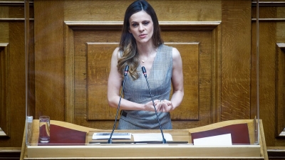 Αχτσιόγλου (ΣΥΡΙΖΑ): Η βούληση του ισχυρού δεν είναι πάνω απ’ το Σύνταγμα