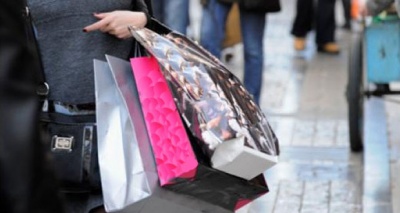 Μέχρι 15/5 οι ενδιάμεσες εκπτώσεις - Ανοιχτά τα καταστήματα την Κυριακή 5/5