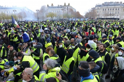 Γαλλία: Πάνω από 38.000 διαδηλωτές με «κίτρινα γιλέκα» - Στις  220 οι προσαγωγές