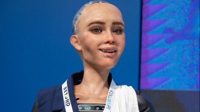 Το ρομπότ Sophia στην Beyond: Δεν έχω σχέδια για παγκόσμια κυριαρχία