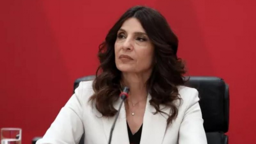 Διαψεύδει η Πόπη Τσαπανίδου: Δεν παραιτήθηκα - Είμαι στο γραφείο μου και εργάζομαι κανονικά