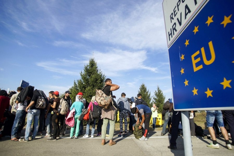 Σημαντική μείωση στον αριθμό των αιτούντων άσυλο στην ΕΕ