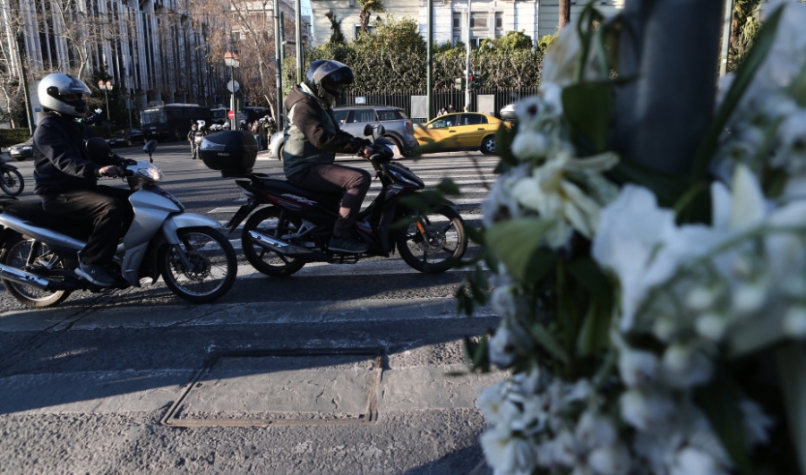 Δίωξη για ανθρωποκτονία στον αστυνομικό της Μπακογιάννη που τραυμάτισε θανάσιμα 23χρονο έξω από τη Βουλή