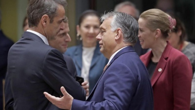 Απρόσμενη εξέλιξη - Politicο: Κοινό μέτωπο Ελλάδας - Ουγγαρίας μπλοκάρει την επιβολή νέων κυρώσεων στη Ρωσία