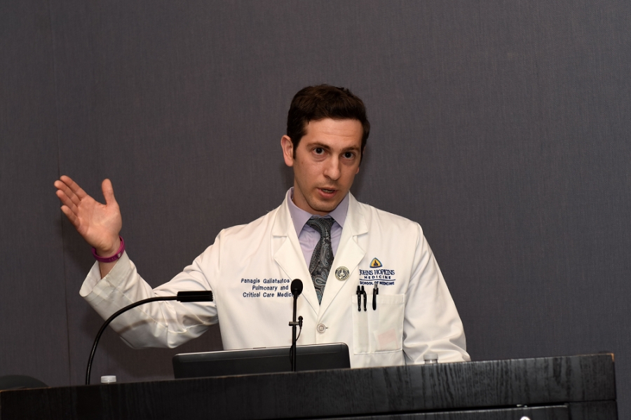 Γαλιατσάτος (νοσοκομείο Johns Hopkins): Τέλος η πανδημία σε 6 με 8 μήνες, αν εμβολιαστεί πάνω από το 80%