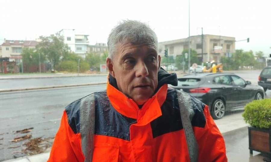 Άγρια επίθεση στον «γαλάζιο» περιφερειάρχη Θεσσαλίας Κ. Αγοραστό – Κάτοικοι του Παλαμά πέταξαν εναντίον του αντικείμενα και νερά