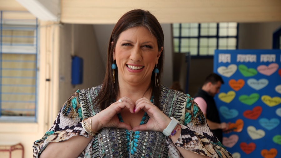 Απίστευτοι υπαινιγμοί Ελένης Καραγεωργοπούλου: Το πρωί η Ζωή βρίζει την κυβέρνηση, το βράδυ μοιράζει φιλοφρονήσεις σε υπουργούς!