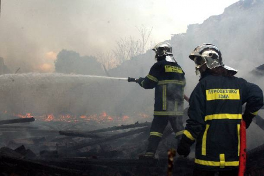 Υπό έλεγχο η φωτιά στη Σαρωνίδα, επιστρέφουν στα σπίτια τους οι κάτοικοι
