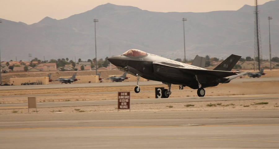 Ισραηλινά πολεμικά αεροσκάφη κτύπησαν στρατιωτικούς στόχους στη Συρία