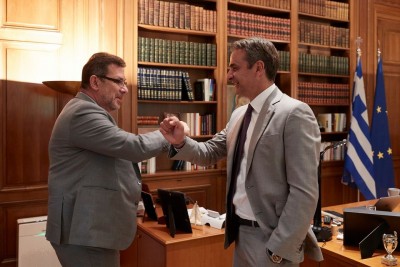 Συνάντηση Μητσοτάκη με τον CEO της Pfizer – Θετικά νέα για το εμβόλιο κατά του κορωνοϊού