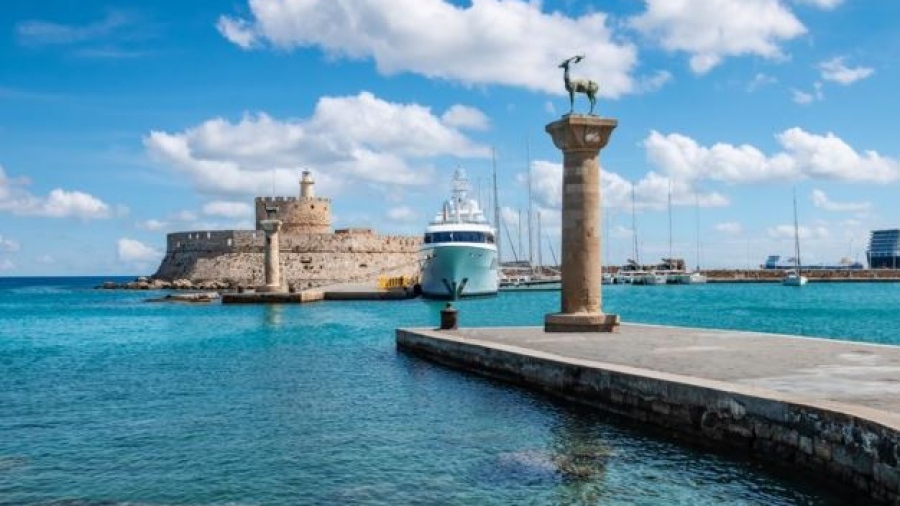 Ρόδος: Έφοδος της Ελληνικής Αστυνομίας στην Πολεοδομία του νησιού - Συλλήψεις