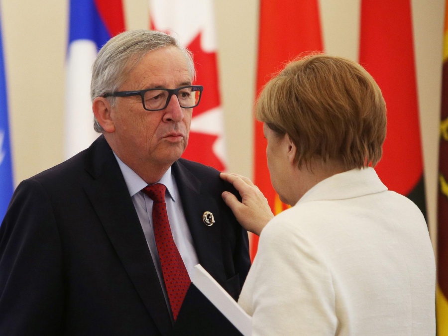 Έπαινοι Juncker σε Merkel για το προσφυγικό – Η ιστορία θα αποδείξει ότι είχε δίκιο