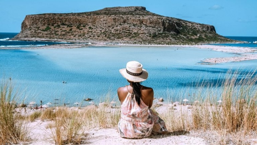Contiki: Ελλάδα επιλέγουν οι Gen Z και Millennials ταξιδιώτες το καλοκαίρι