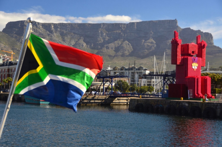 Η Νότια Αφρική αντικρούει ισχυρισμούς των ΗΠΑ για ρωσικά όπλα και συστήνει τριμελή επιτροπή έρευνας