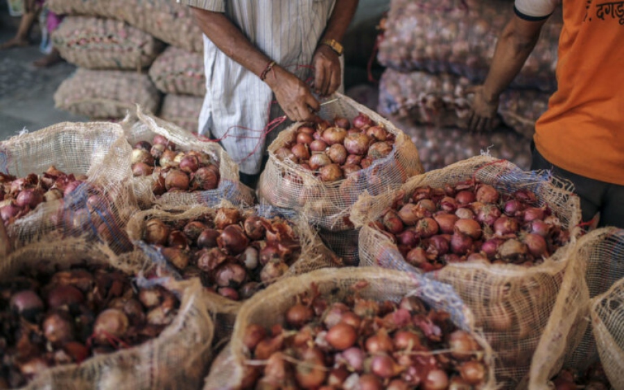Παγκόσμιος τρόμος για τον πληθωρισμό των τροφίμων: Φόρος 40% από την Ινδία στις εξαγωγές κρεμμυδιών