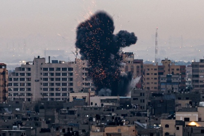 Μαζικές επιδρομές των Ισραηλινών στη Γάζα εναντίον θέσεων της Hamas, μετά την επίσκεψη Netanyahu στην πρώτη γραμμή
