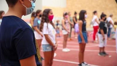 Το νέο επιδημιολογικό πρωτόκολλο για τη λειτουργία των σχολείων, πετάει το... μπαλάκι της ευθύνης σε γονείς και παιδιά