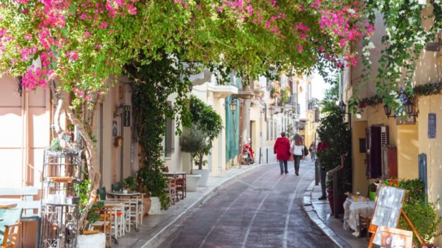 Έρευνα: Η Αθήνα στις πιο δημοφιλείς πόλεις για οικονομικές πολυτελείς διακοπές