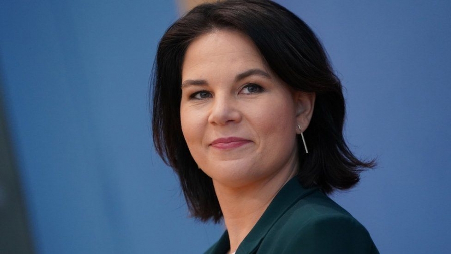 Baerbock (Γερμανία): Αντίδοτο στην... κούραση του πολέμου, το γερμανικό καλάθι βοήθειας στην Ουκρανία