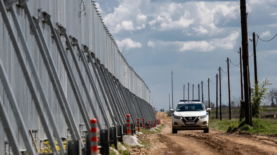 Φράχτης στον Έβρο: Εγκρίθηκε η τροπολογία του ΕΛΚ για χρηματοδότηση από ευρωπαϊκά κονδύλια - Καταψήφισαν Κόκκαλης, Παπαδημούλης