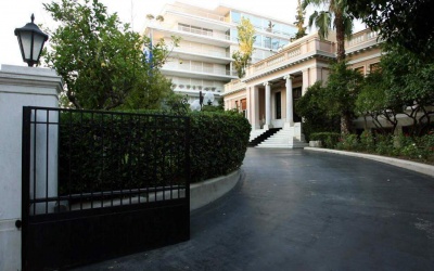 Νέα στοιχεία στο σκάνδαλο Πετσίκη - Οι σχέσεις με Μαξίμου, η ΔΕΠΑ και τα 380 χιλ ευρώ