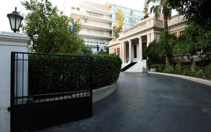 Νέα στοιχεία στο σκάνδαλο Πετσίκη - Οι σχέσεις με Μαξίμου, η ΔΕΠΑ και τα 380 χιλ ευρώ