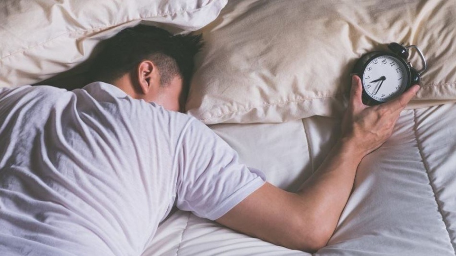 Οι επιστήμονες προειδοποιούν: Η «αναπλήρωση ύπνου» τα Σαββατοκύριακα είναι μύθος