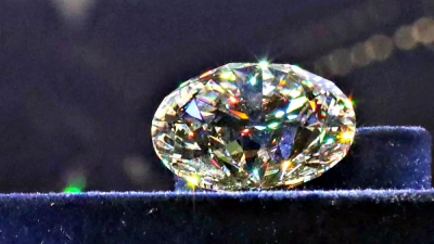 Τα ρωσικά διαμάντια υπόκεινται σε κυρώσεις αλλά φτάνουν στις ΗΠΑ... νόμιμα - Πως βρίσκουν τον δρόμο τους;